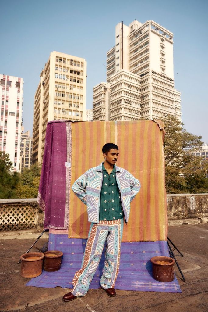 Modell i klær fra Kartik Reserch. 