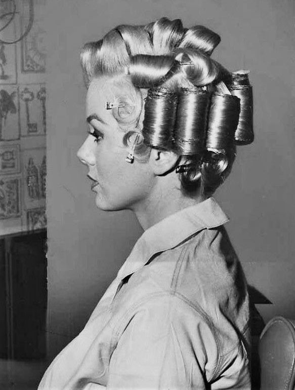 Marilyn Monroe med hårruller.