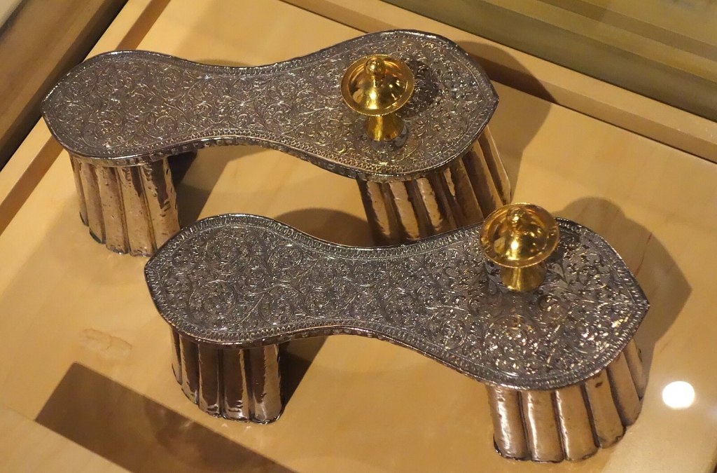 paduka: skoen som bar&nbsp;kroppen